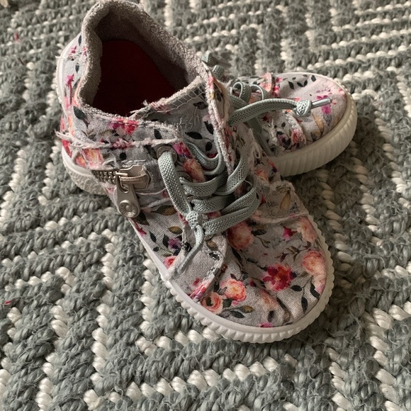 Blowfish Fruit T Toddler Girls Slip-On Shoes with Elastic Laces Size 10 - Picture 3 of 13